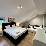 Hotel Old Tree & Restaurant 3*