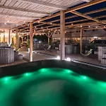 فندق Old Tree & Restaurant 3*