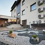 Old Tree & Restaurant Hotel 3*