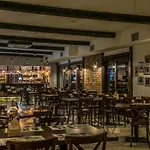 Old Tree & Restaurant