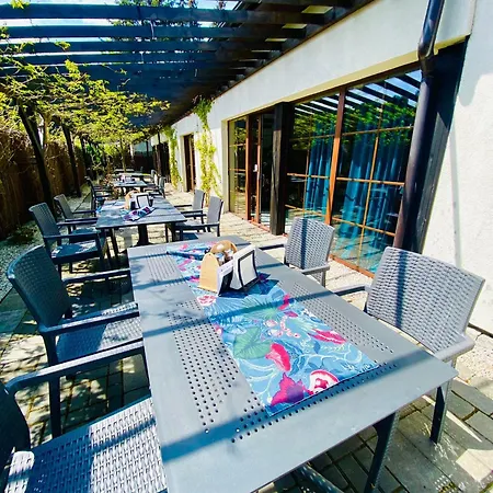 Old Tree & Restaurant Hotel 3*