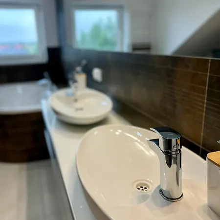 Old Tree & Restaurant ホテル オシフィエンチム