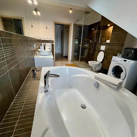 Old Tree & Restaurant ホテル オシフィエンチム