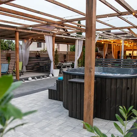 Old Tree & Restaurant Hotel 3*