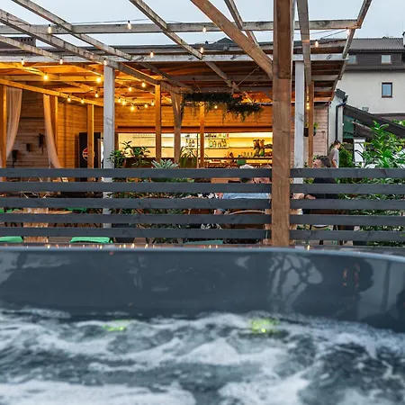 Old Tree & Restaurant 3*