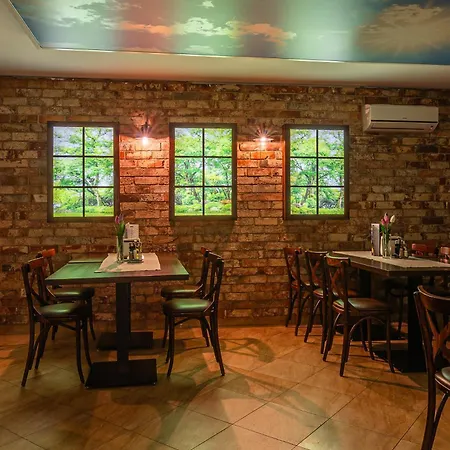 Old Tree & Restaurant