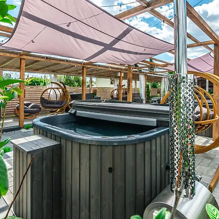 Old Tree & Restaurant