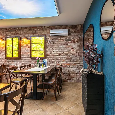 老树别墅旅馆及餐厅 酒店 3*