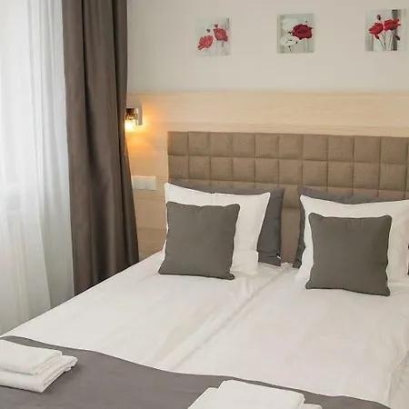 Old Tree & Restaurant Hotel 3*