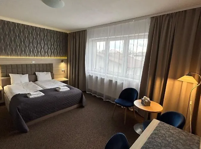 Old Tree & Restaurant Hotel