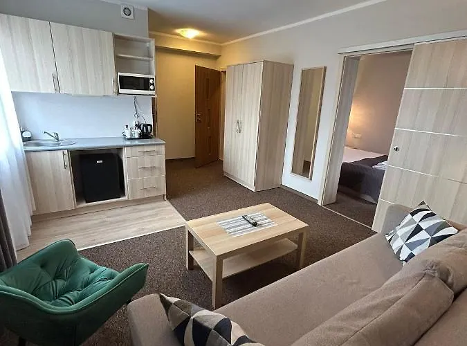 Old Tree & Restaurant Hotel