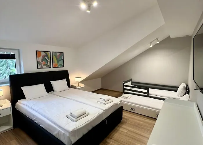 Hotel Old Tree & Restaurant 3*