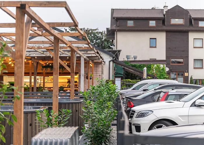 Old Tree & Restaurant Hotel