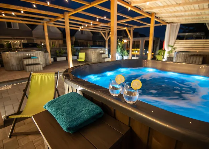 Old Tree & Restaurant Hotel