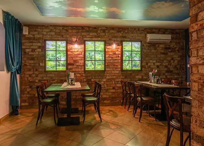 Old Tree & Restaurant