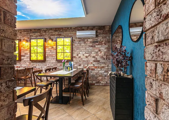 Old Tree & Restaurant Hotel 3*