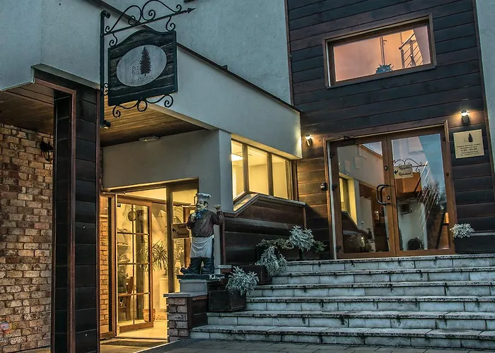 Old Tree & Restaurant 3*