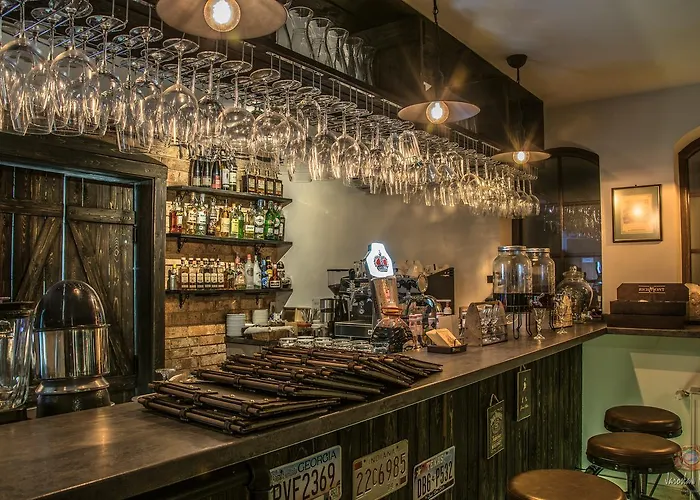 Hotel Old Tree & Restaurant 3*