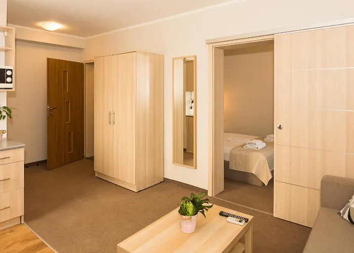 Old Tree & Restaurant Hotel