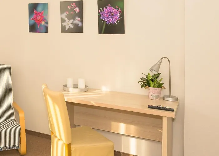 Old Tree & Restaurant Hotel